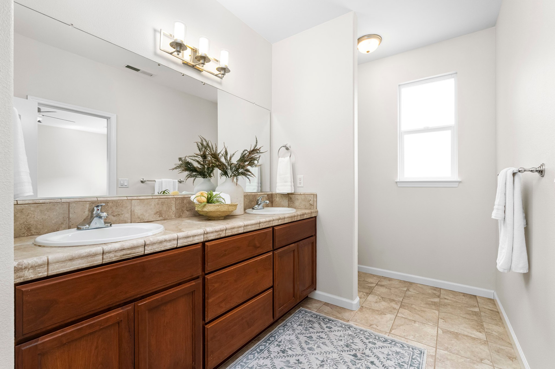 Dual-sink vanity bath